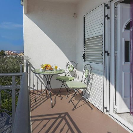 Enchanting Apartment In Ka Tel Gomilica Near Beach Kaštela Extérieur photo